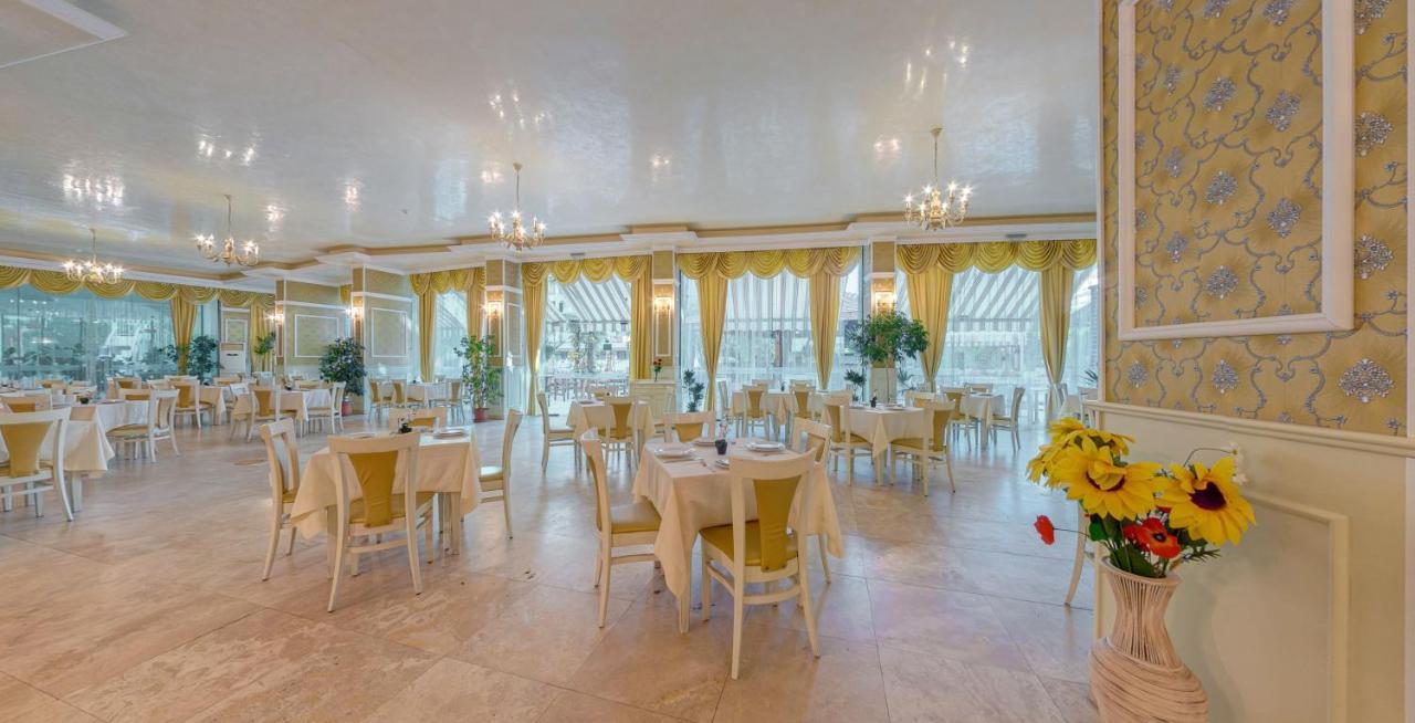 Mena Palace Hotel Slăntjev Brjag Exteriör bild
