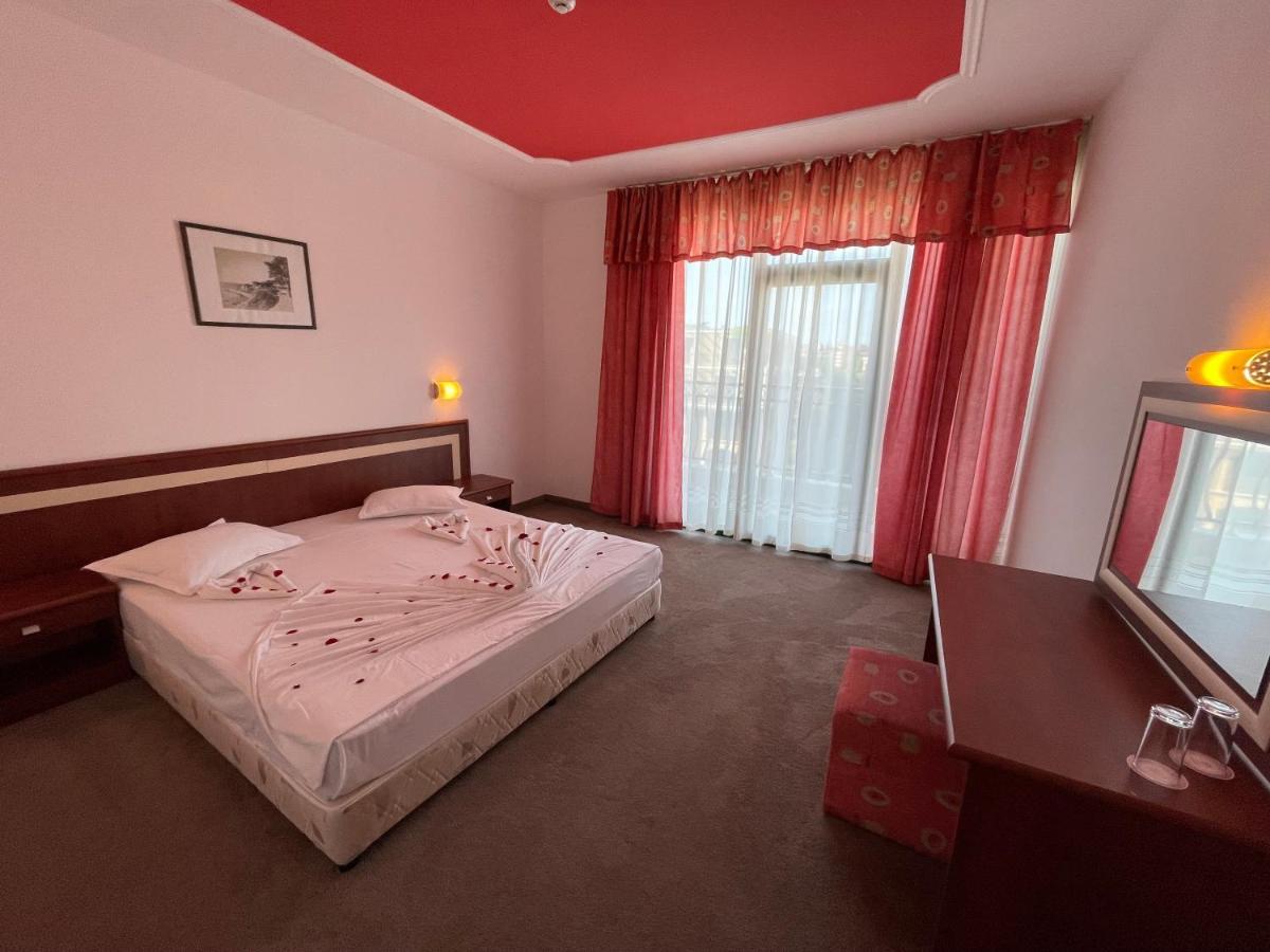 Mena Palace Hotel Slăntjev Brjag Exteriör bild