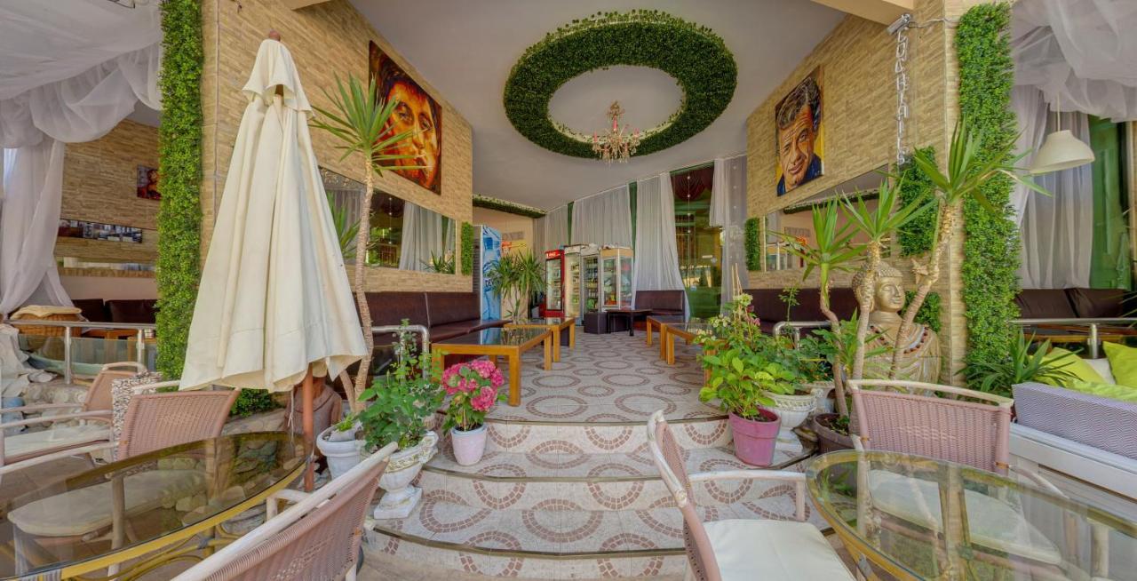Mena Palace Hotel Slăntjev Brjag Exteriör bild