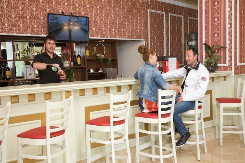 Mena Palace Hotel Slăntjev Brjag Exteriör bild
